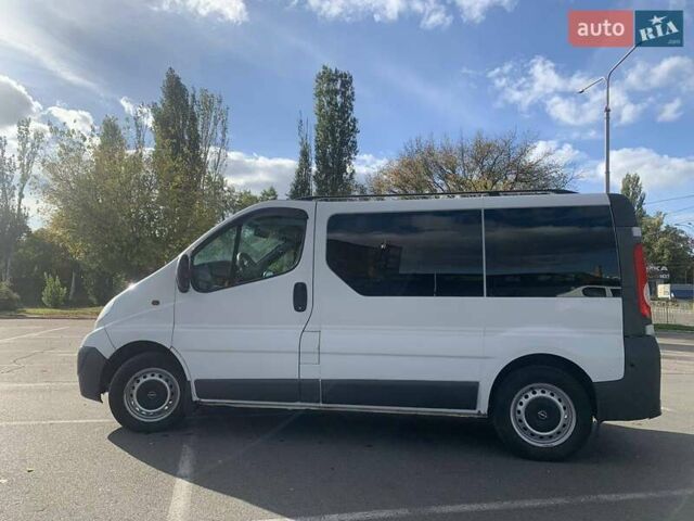 Белый Опель Виваро, объемом двигателя 2 л и пробегом 390 тыс. км за 7700 $, фото 4 на Automoto.ua