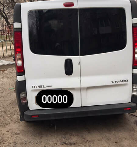 Белый Опель Виваро, объемом двигателя 2 л и пробегом 170 тыс. км за 8500 $, фото 1 на Automoto.ua