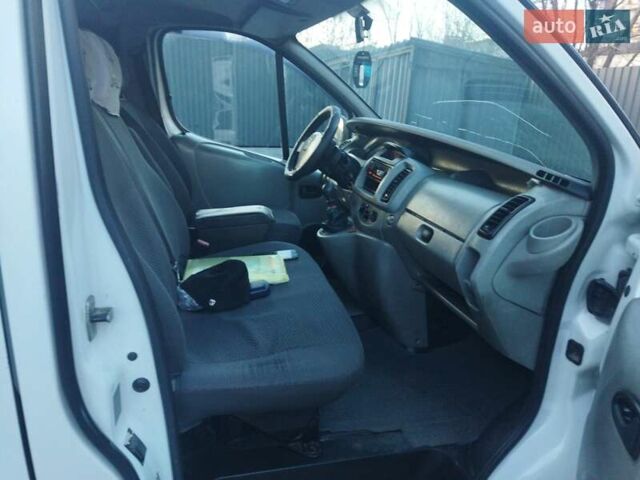 Білий Опель Віваро, об'ємом двигуна 1.9 л та пробігом 250 тис. км за 7400 $, фото 5 на Automoto.ua