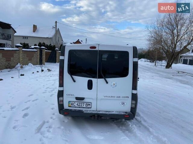Белый Опель Виваро, объемом двигателя 2.5 л и пробегом 264 тыс. км за 8500 $, фото 4 на Automoto.ua