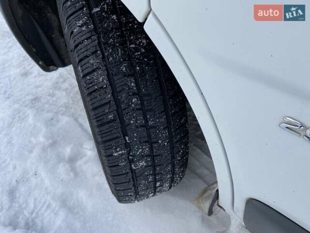 Белый Опель Виваро, объемом двигателя 2.5 л и пробегом 264 тыс. км за 8500 $, фото 2 на Automoto.ua
