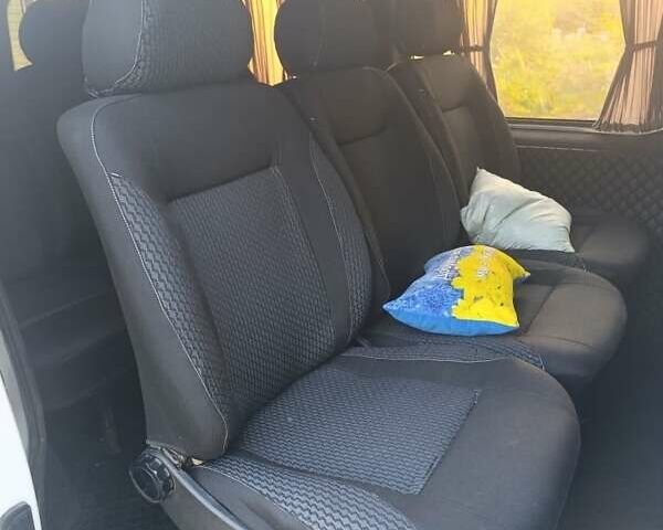 Белый Опель Виваро, объемом двигателя 2 л и пробегом 217 тыс. км за 9200 $, фото 4 на Automoto.ua