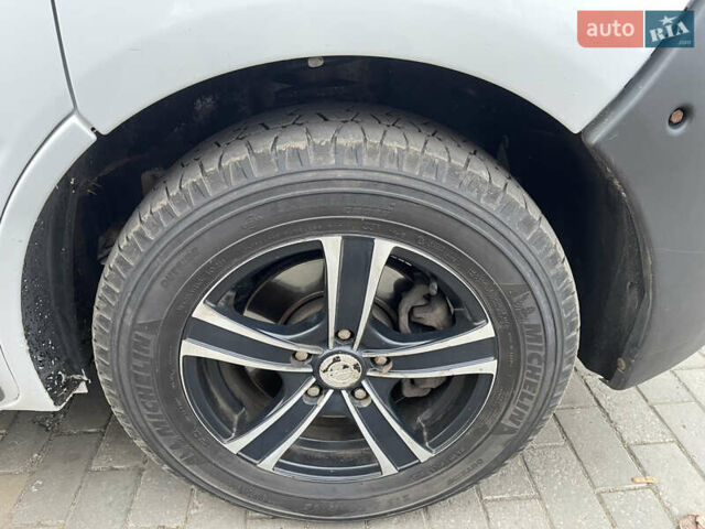 Белый Опель Виваро, объемом двигателя 1.9 л и пробегом 347 тыс. км за 7500 $, фото 15 на Automoto.ua