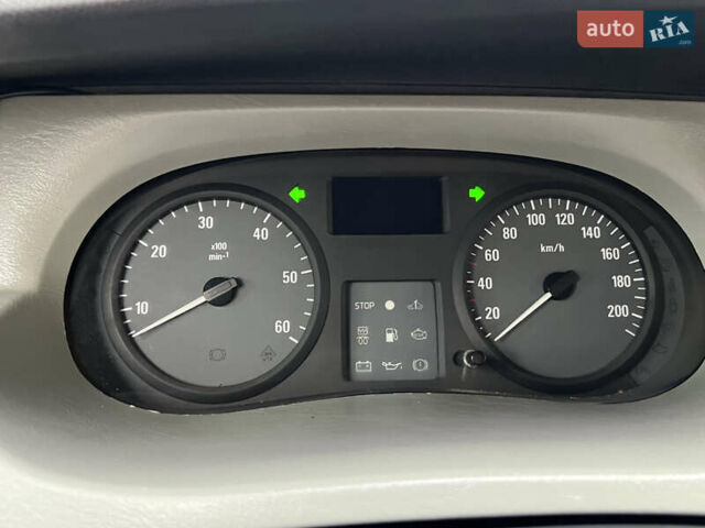 Білий Опель Віваро, об'ємом двигуна 1.9 л та пробігом 370 тис. км за 8350 $, фото 49 на Automoto.ua