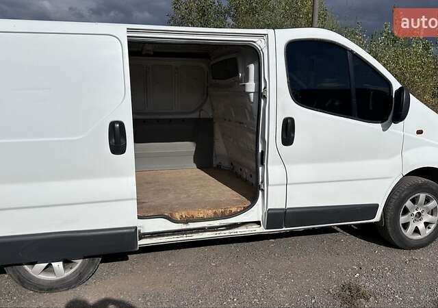Белый Опель Виваро, объемом двигателя 1.9 л и пробегом 235 тыс. км за 6500 $, фото 2 на Automoto.ua
