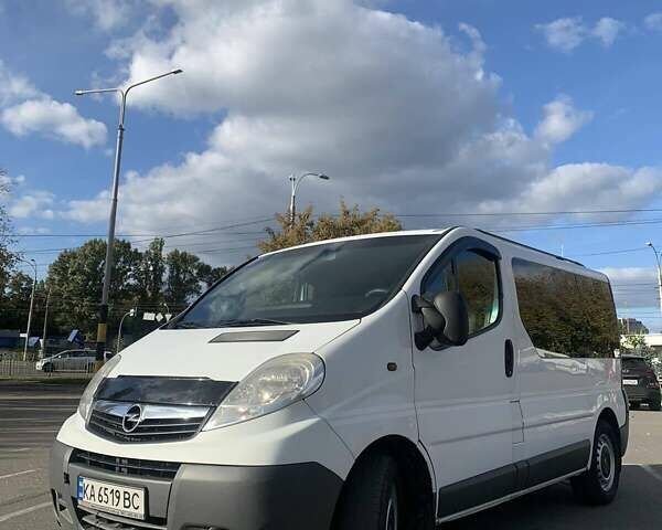 Белый Опель Виваро, объемом двигателя 2 л и пробегом 390 тыс. км за 7700 $, фото 5 на Automoto.ua