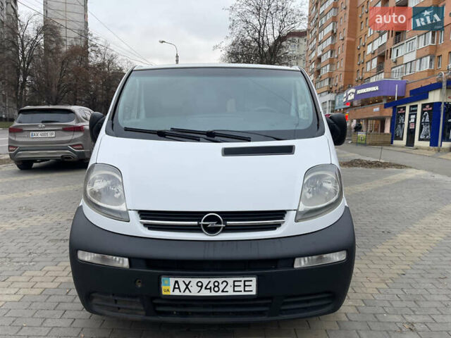 Белый Опель Виваро, объемом двигателя 1.9 л и пробегом 347 тыс. км за 7500 $, фото 1 на Automoto.ua