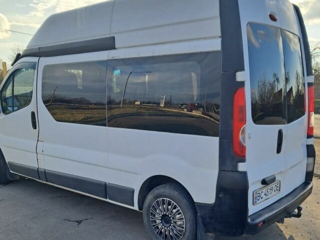 Белый Опель Виваро, объемом двигателя 2 л и пробегом 426 тыс. км за 7600 $, фото 3 на Automoto.ua