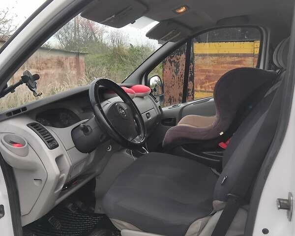 Білий Опель Віваро, об'ємом двигуна 1.87 л та пробігом 400 тис. км за 5800 $, фото 11 на Automoto.ua