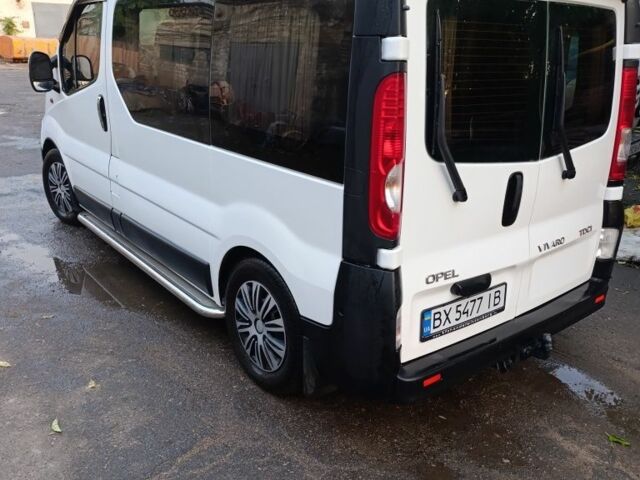 Білий Опель Віваро, об'ємом двигуна 2 л та пробігом 217 тис. км за 9200 $, фото 2 на Automoto.ua