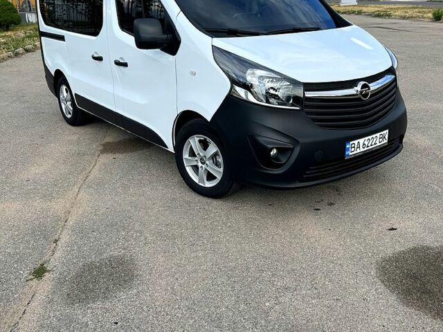 Белый Опель Виваро, объемом двигателя 1.9 л и пробегом 250 тыс. км за 17000 $, фото 4 на Automoto.ua