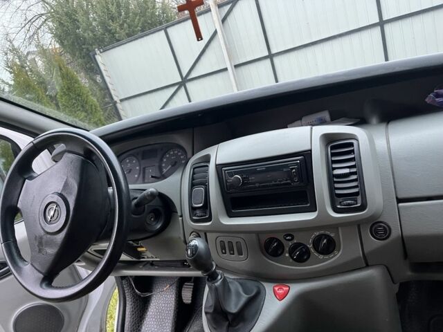 Білий Опель Віваро, об'ємом двигуна 1.9 л та пробігом 327 тис. км за 7500 $, фото 8 на Automoto.ua