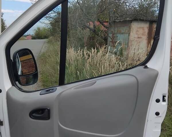 Білий Опель Віваро, об'ємом двигуна 1.87 л та пробігом 400 тис. км за 5800 $, фото 6 на Automoto.ua