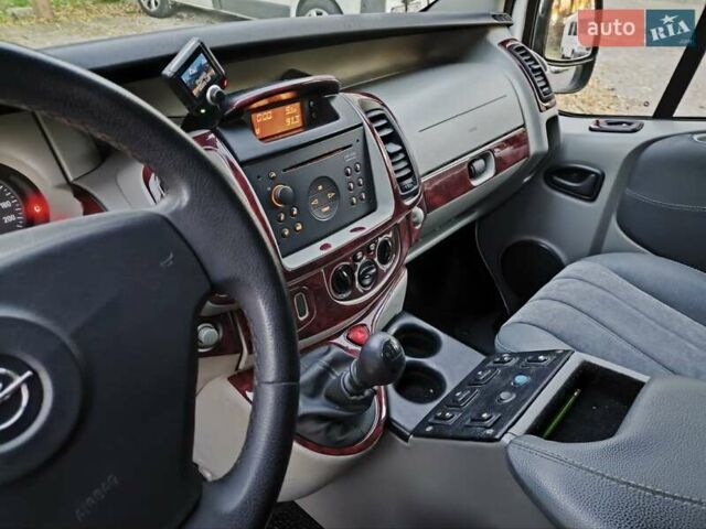 Білий Опель Віваро, об'ємом двигуна 1.9 л та пробігом 212 тис. км за 8200 $, фото 13 на Automoto.ua