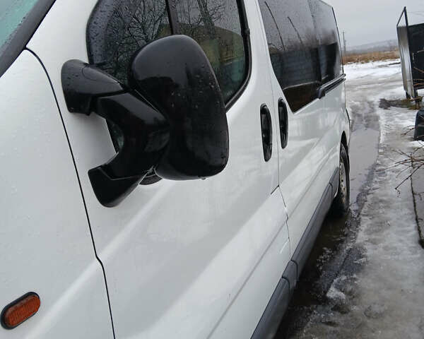 Белый Опель Виваро, объемом двигателя 2.46 л и пробегом 300 тыс. км за 8500 $, фото 8 на Automoto.ua