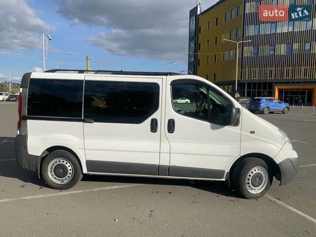 Белый Опель Виваро, объемом двигателя 2 л и пробегом 390 тыс. км за 7700 $, фото 1 на Automoto.ua