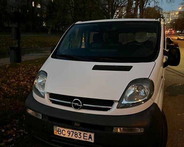 Белый Опель Виваро, объемом двигателя 1.9 л и пробегом 384 тыс. км за 7600 $, фото 3 на Automoto.ua