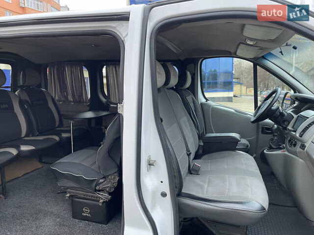 Белый Опель Виваро, объемом двигателя 1.9 л и пробегом 347 тыс. км за 7500 $, фото 11 на Automoto.ua