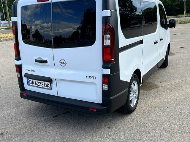 Белый Опель Виваро, объемом двигателя 1.9 л и пробегом 250 тыс. км за 17000 $, фото 9 на Automoto.ua