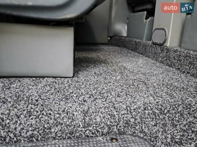 Білий Опель Віваро, об'ємом двигуна 1.9 л та пробігом 212 тис. км за 8200 $, фото 9 на Automoto.ua