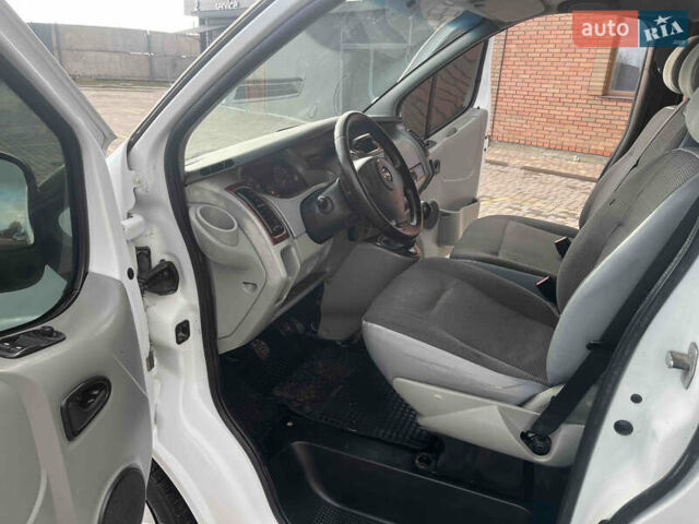 Білий Опель Віваро, об'ємом двигуна 1.9 л та пробігом 246 тис. км за 6999 $, фото 27 на Automoto.ua