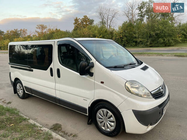 Білий Опель Віваро, об'ємом двигуна 2.5 л та пробігом 389 тис. км за 10000 $, фото 3 на Automoto.ua