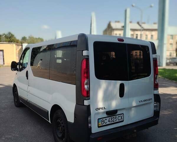 Білий Опель Віваро, об'ємом двигуна 2 л та пробігом 308 тис. км за 8500 $, фото 1 на Automoto.ua