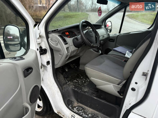 Білий Опель Віваро, об'ємом двигуна 2 л та пробігом 428 тис. км за 6999 $, фото 10 на Automoto.ua