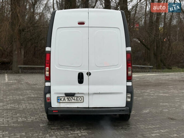 Білий Опель Віваро, об'ємом двигуна 2 л та пробігом 428 тис. км за 6999 $, фото 4 на Automoto.ua
