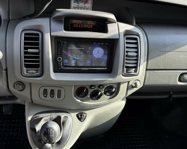 Белый Опель Виваро, объемом двигателя 2 л и пробегом 330 тыс. км за 5999 $, фото 23 на Automoto.ua