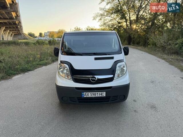 Білий Опель Віваро, об'ємом двигуна 2 л та пробігом 290 тис. км за 7899 $, фото 1 на Automoto.ua