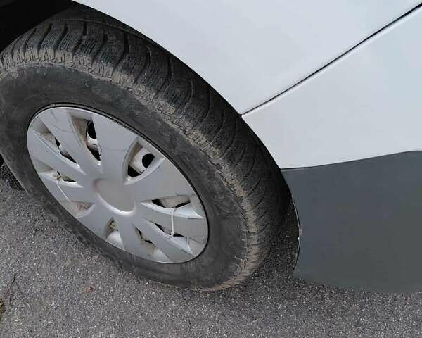 Белый Опель Виваро, объемом двигателя 2 л и пробегом 385 тыс. км за 8800 $, фото 11 на Automoto.ua