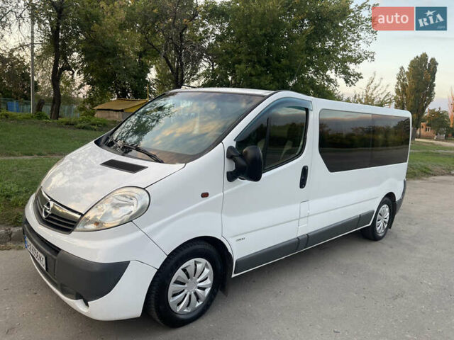 Білий Опель Віваро, об'ємом двигуна 2.5 л та пробігом 389 тис. км за 10000 $, фото 1 на Automoto.ua