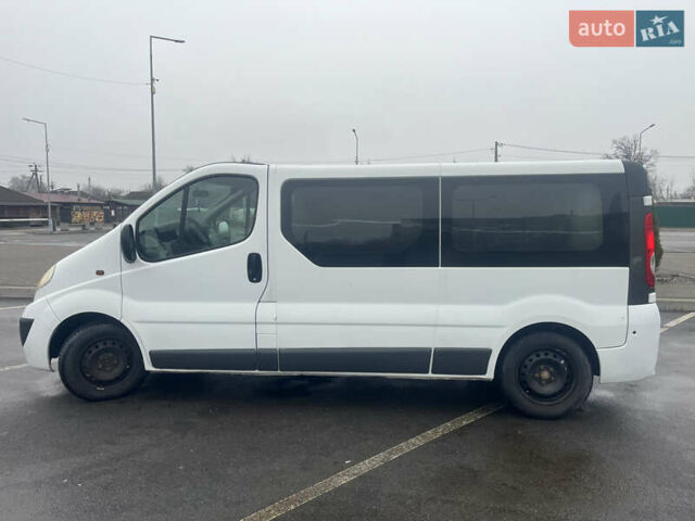 Білий Опель Віваро, об'ємом двигуна 2 л та пробігом 340 тис. км за 8300 $, фото 5 на Automoto.ua