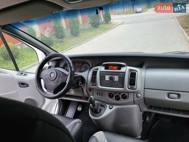 Белый Опель Виваро, объемом двигателя 2 л и пробегом 248 тыс. км за 9500 $, фото 104 на Automoto.ua