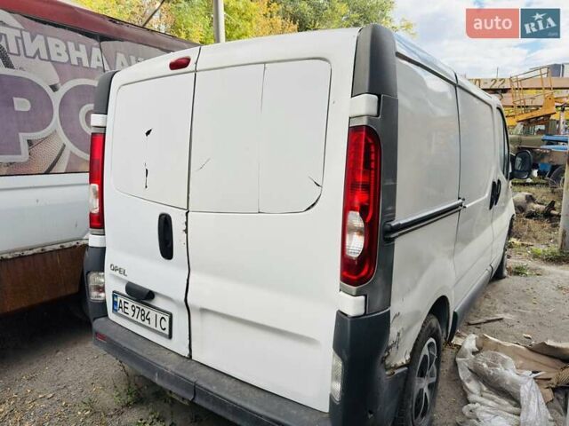 Белый Опель Виваро, объемом двигателя 2 л и пробегом 275 тыс. км за 2500 $, фото 3 на Automoto.ua