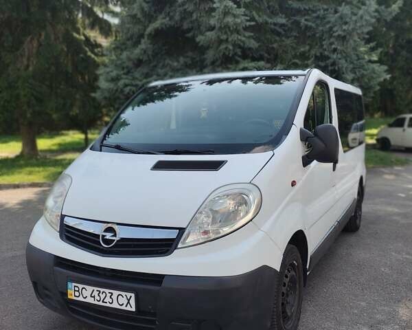 Білий Опель Віваро, об'ємом двигуна 2 л та пробігом 308 тис. км за 8500 $, фото 6 на Automoto.ua