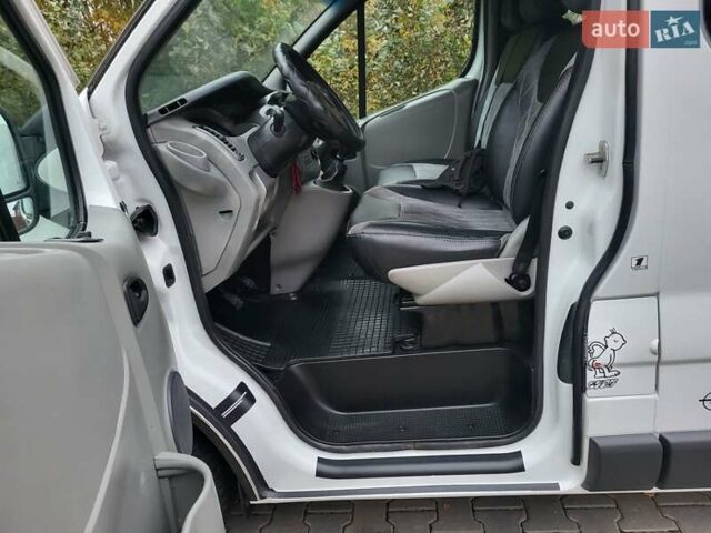 Белый Опель Виваро, объемом двигателя 2 л и пробегом 248 тыс. км за 9500 $, фото 90 на Automoto.ua