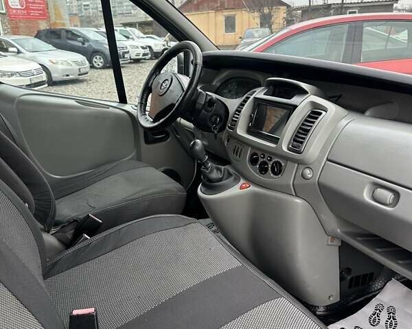 Білий Опель Віваро, об'ємом двигуна 2 л та пробігом 333 тис. км за 8000 $, фото 14 на Automoto.ua