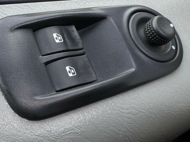 Білий Опель Віваро, об'ємом двигуна 1.9 л та пробігом 280 тис. км за 6600 $, фото 16 на Automoto.ua