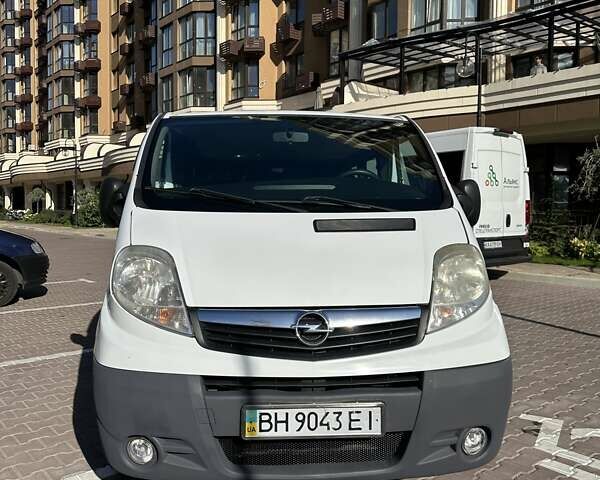 Білий Опель Віваро, об'ємом двигуна 2 л та пробігом 349 тис. км за 8800 $, фото 1 на Automoto.ua