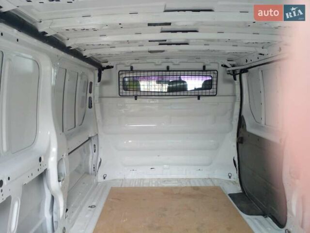 Белый Опель Виваро, объемом двигателя 2 л и пробегом 284 тыс. км за 7200 $, фото 7 на Automoto.ua