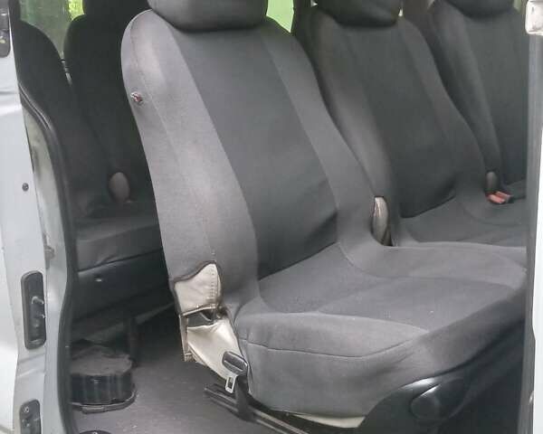 Белый Опель Виваро, объемом двигателя 1.87 л и пробегом 256 тыс. км за 7800 $, фото 5 на Automoto.ua