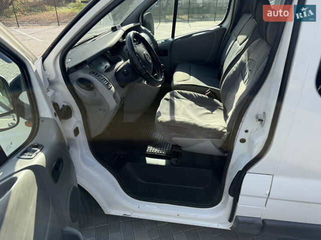 Белый Опель Виваро, объемом двигателя 2 л и пробегом 330 тыс. км за 5999 $, фото 20 на Automoto.ua