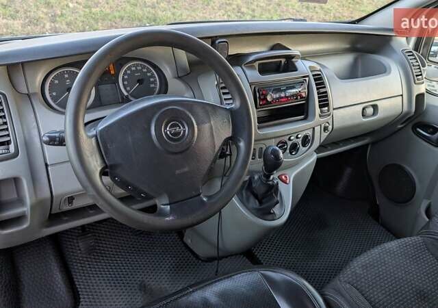 Білий Опель Віваро, об'ємом двигуна 2 л та пробігом 436 тис. км за 8700 $, фото 6 на Automoto.ua