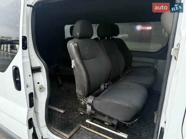 Білий Опель Віваро, об'ємом двигуна 2 л та пробігом 428 тис. км за 6999 $, фото 6 на Automoto.ua