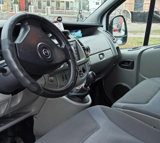 Белый Опель Виваро, объемом двигателя 2 л и пробегом 250 тыс. км за 6300 $, фото 3 на Automoto.ua