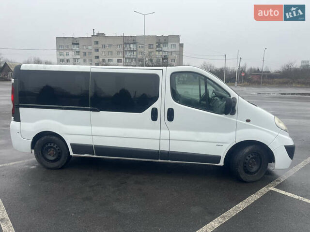 Білий Опель Віваро, об'ємом двигуна 2 л та пробігом 340 тис. км за 8300 $, фото 1 на Automoto.ua