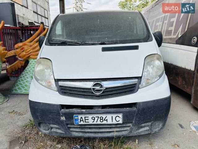 Белый Опель Виваро, объемом двигателя 2 л и пробегом 275 тыс. км за 2500 $, фото 1 на Automoto.ua