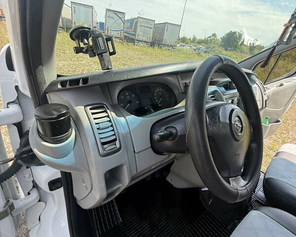 Білий Опель Віваро, об'ємом двигуна 2 л та пробігом 316 тис. км за 9350 $, фото 35 на Automoto.ua